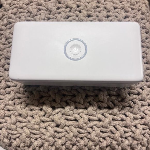 Bella Lash UV Light Sterilizer - Picture 2 of 4